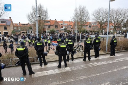 Восемь человек, выступающих против открытия приюта для беженцев в здании бывшей больницы, задержали во время демонстрации в Гааге