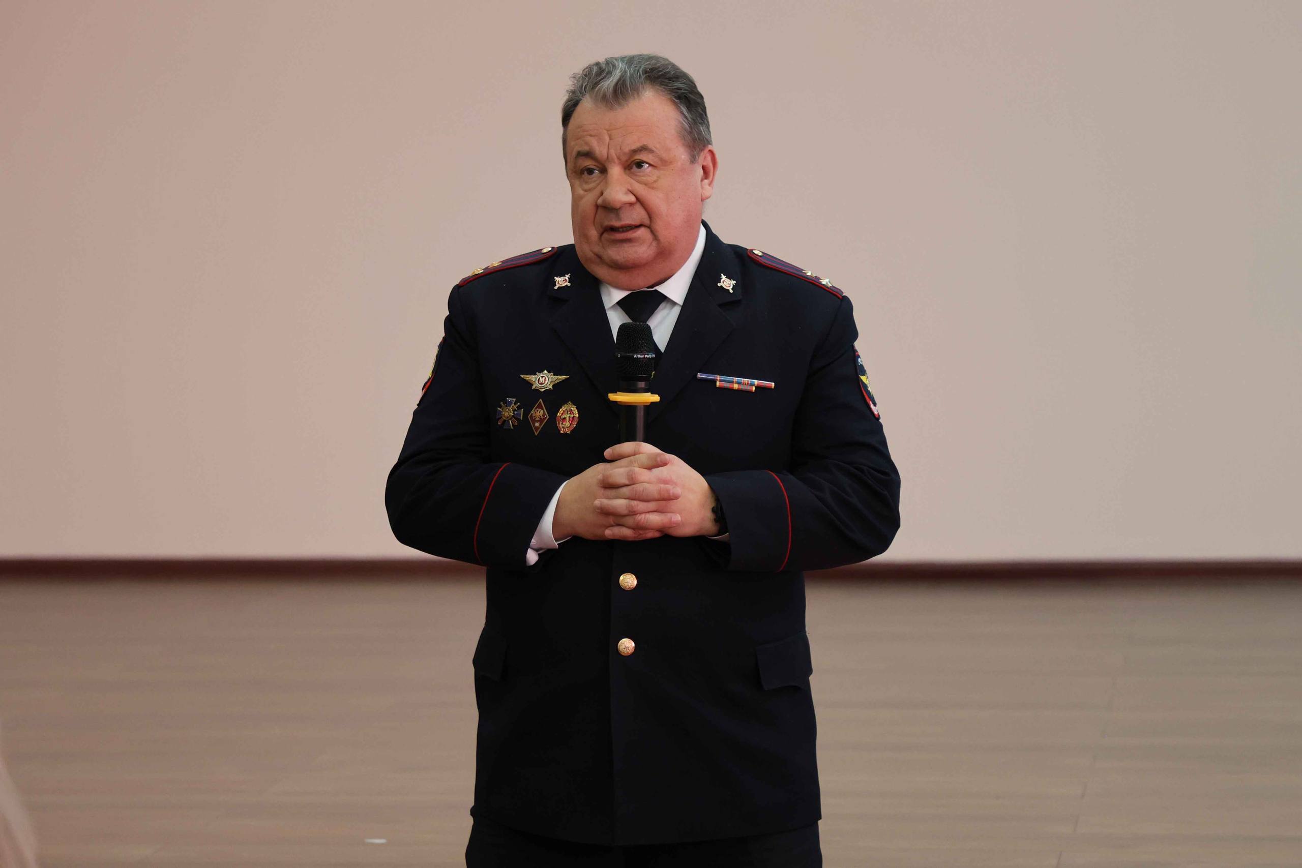 В Туле сотрудники полиции и школьники почтили память Героя России Дмитрия Горшкова В Туле сотрудники полиции и школьники почтили память Героя России Дмитрия Горшкова