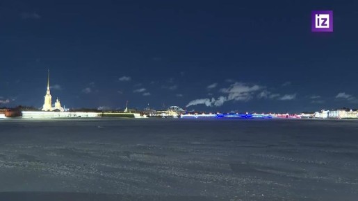 Мосты в Санкт-Петербурге подсветили в цвета российского флага в День защитника Отечества