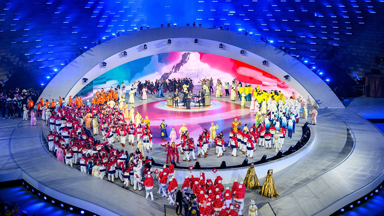 Наши спортсмены прошествовали на параде церемонии закрытия зимней Олимпиады-2026 в Италии Наши спортсмены прошествовали на параде церемонии закрытия зимней Олимпиады-2026 в Италии