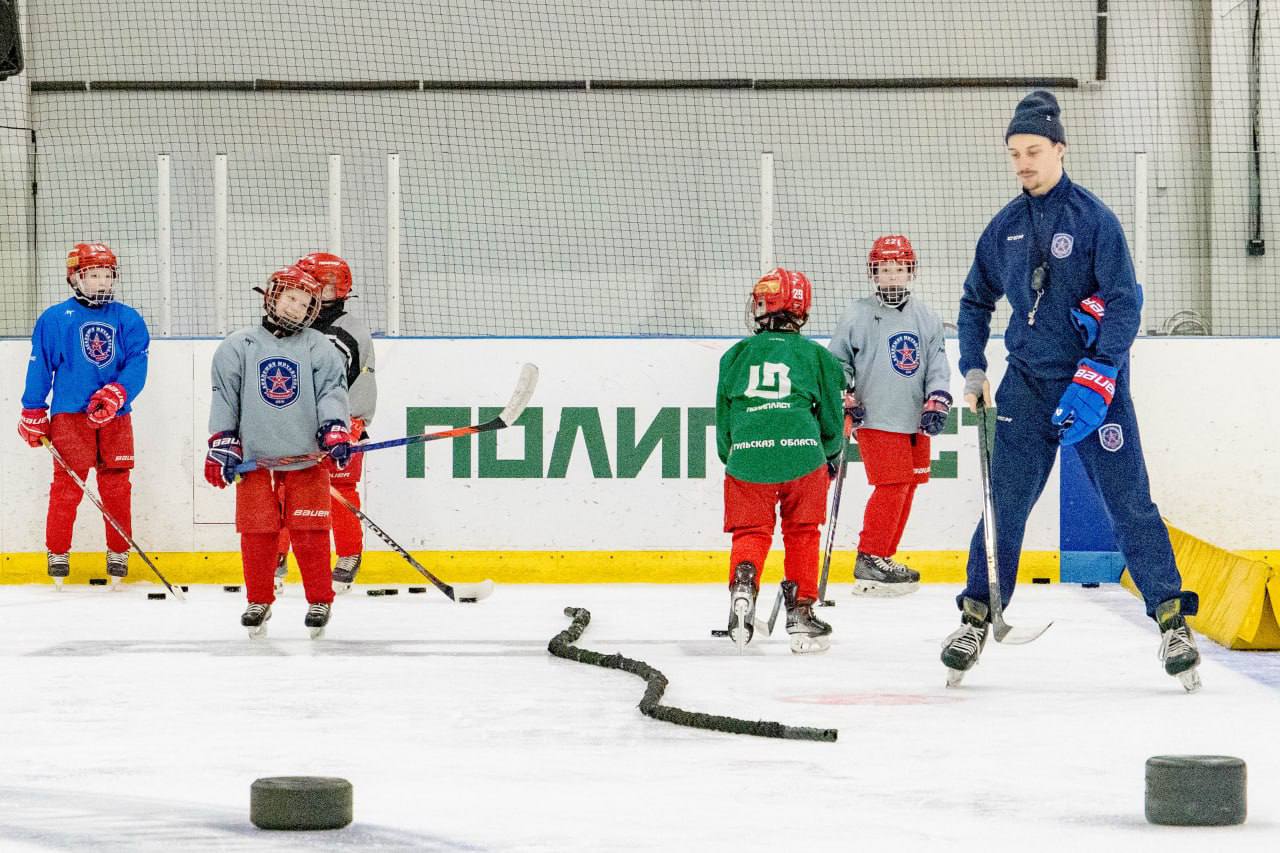 Дмитрий Миляев: #Нашасилавспорте. «День с АКМ»: шесть игроков дворовых хоккейных команд региона вышли на лед вместе с командой ДЮСШ «Академия Михайлова» Программа тренировки была разделена на два полноценных этапа: занятия... Дмитрий Миляев: #Нашасилавспорте. «День с АКМ»: шесть игроков дворовых хоккейных команд региона вышли на лед вместе с командой ДЮСШ «Академия Михайлова» Программа тренировки была разделена на два полноценных этапа: занятия...