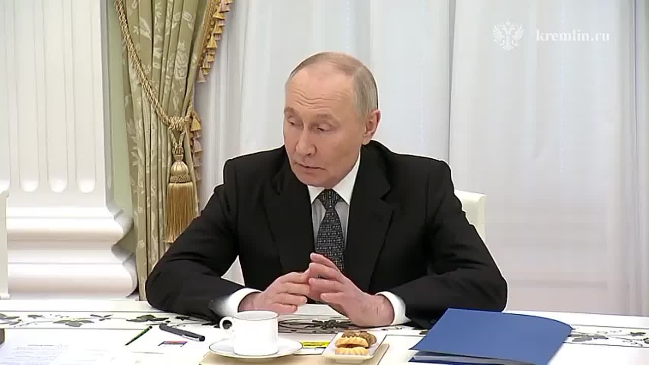 Путин - на встрече с вдовами героев СВО: