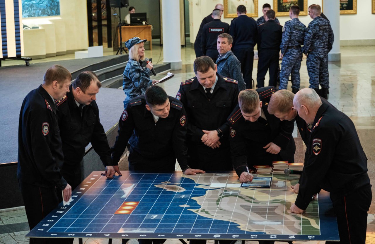 В Тульском музее оружия полицейские при поддержке Общественного совета при УМВД сошлись в тактическом поединке «Стальные стражи в бою» В Тульском музее оружия полицейские при поддержке Общественного совета при УМВД сошлись в тактическом поединке «Стальные стражи в бою»