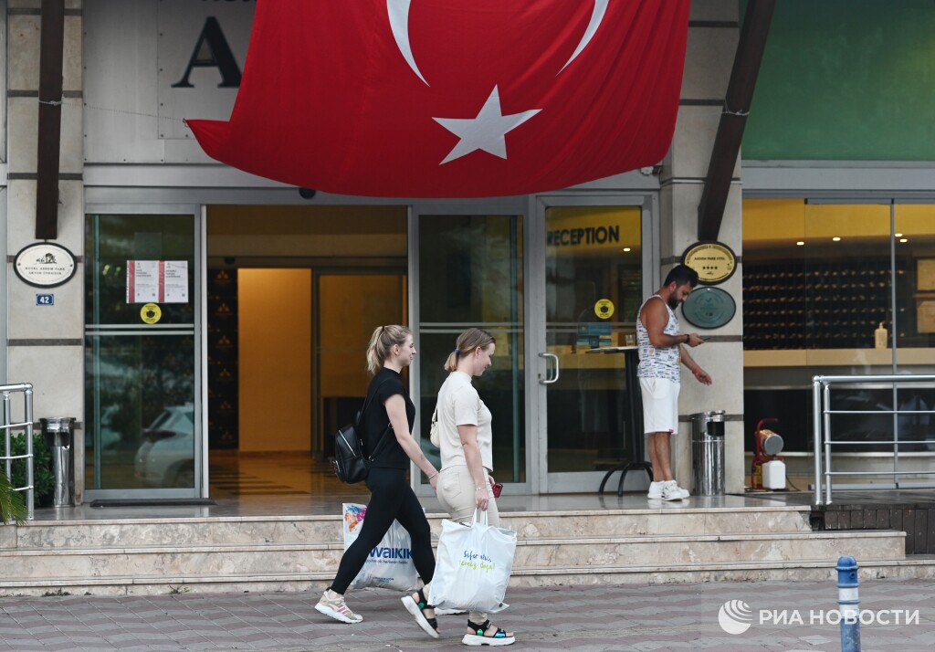 Россиянки вошли в топ-5 иностранных невест в Турции за 2025-й