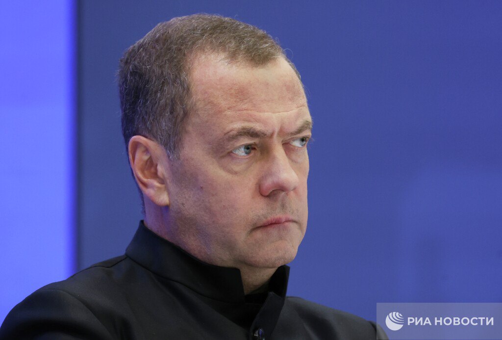 России придётся использовать любое, в том числе нестратегическое ядерное оружие, по целям на Украине, если Киеву передадут ядерные технологии, заявил Медведев