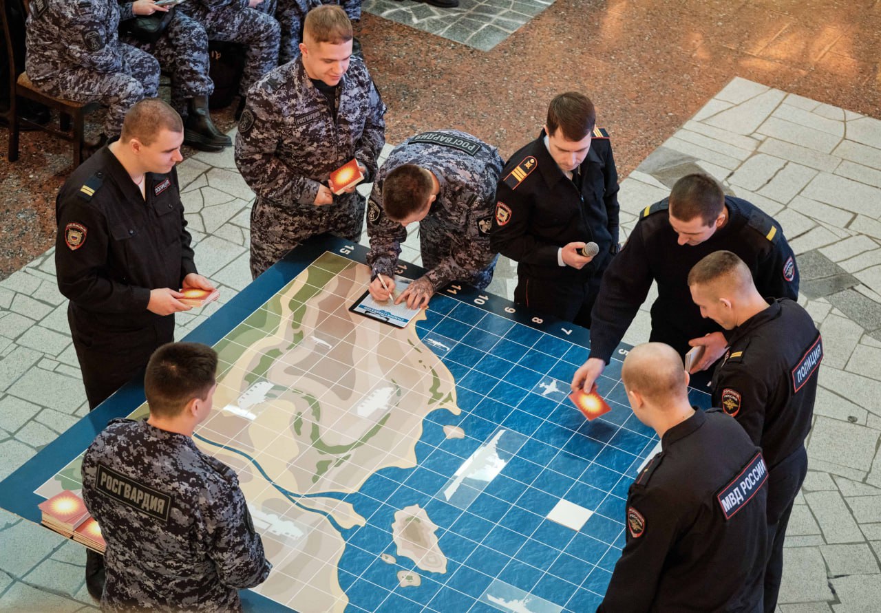 В Тульском музее оружия полицейские при поддержке Общественного совета при УМВД сошлись в тактическом поединке «Стальные стражи в бою» В Тульском музее оружия полицейские при поддержке Общественного совета при УМВД сошлись в тактическом поединке «Стальные стражи в бою»