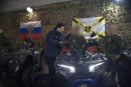 Инспекция восстановленных объектов и гуманитарная помощь бойцам: делегация с Чукотки посетила подшефную территорию и расположение военнослужащих в зоне СВО