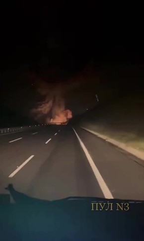 F-16 в Турции рухнул на автостраду, пилот погиб: