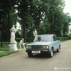 Lada-2107 ("Семерка") стала самой массовой моделью в России - в стране больше миллиона таких машин