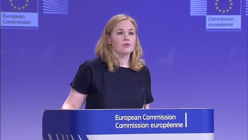 Еврокомиссия предложила Венгрии и Словакии альтернативный маршрут поставок нефти, заявила представитель Еврокомиссии Анна-Кайса Итконен