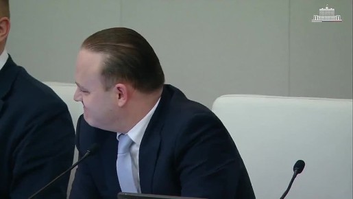 Правительство подготовит и внесет в Госдуму законопроект о введении механизма постоплаты городских парковок в 2026 году