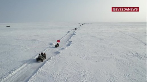Автомобили времен Великой Отечественной войны проехали по Дороге жизни на Ладожском озере