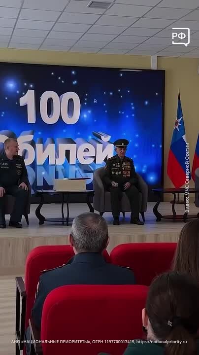 100-летний ветеран пожарной охраны пишет картины, встречается с молодёжью и очень любит жизнь