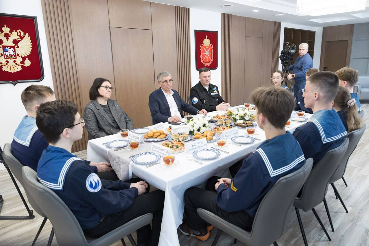 Дмитрий Миляев: Сегодня ребята из объединения «Корабелы» рассказали о своих путешествиях, достижениях и планах объединения на будущее Дмитрий Миляев: Сегодня ребята из объединения «Корабелы» рассказали о своих путешествиях, достижениях и планах объединения на будущее