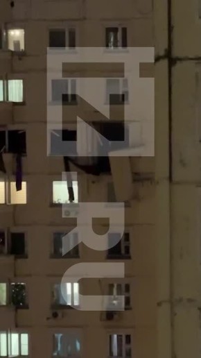 Предварительно, один человек пострадал в результате взрыва в жилом доме на юге Москвы, сообщает источник "Известий"