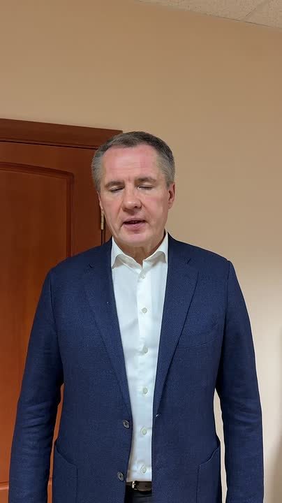 «На сегодняшнюю секунду у нас 50 тысяч человек без электроэнергии. Энергетики работают и до конца дня должны восстановить подачу электроэнергии у 25 тысяч человек», — губернатор Белгородской области Вячеслав Гладков