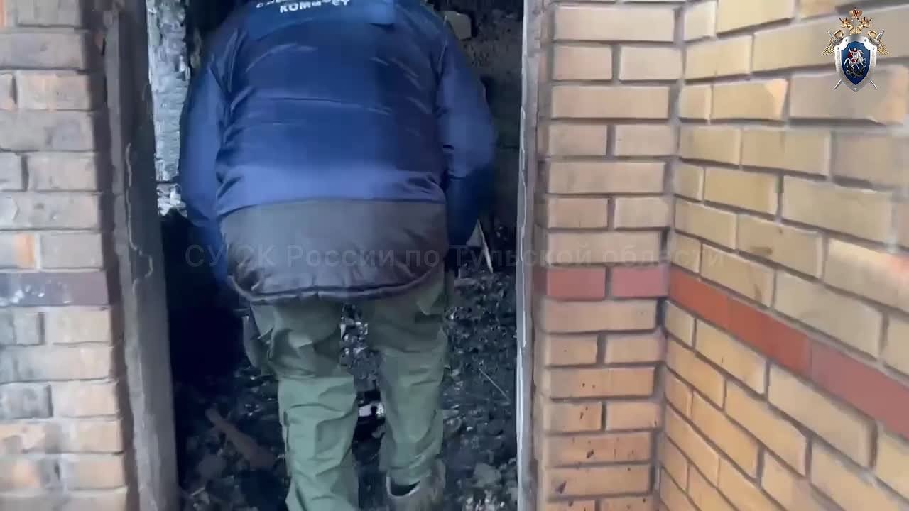 Следователи продолжают работу на месте происшествия