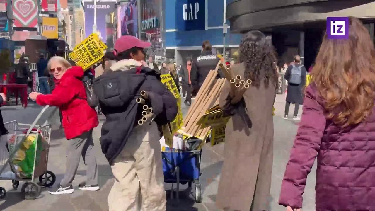 "Главная угроза в мире — это Трамп и США": сотни человек в Нью-Йорке вышли на митинг против операции США в Иране