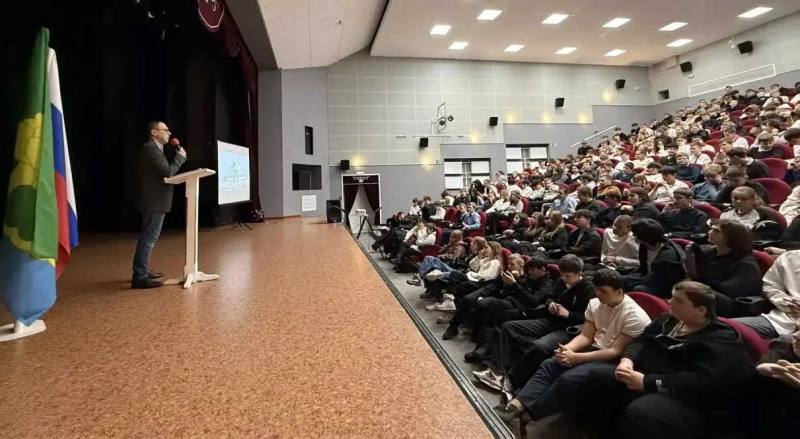 В Заокском районе сотрудник ЦПЭ провел профилактическую встречу со школьниками по вопросам противодействия экстремизму