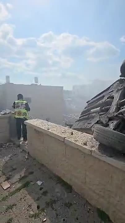 Не менее шести человек погибли в израильском Бейт-Шемеше в результате ракетного обстрела со стороны Ирана, сообщает служба скорой помощи