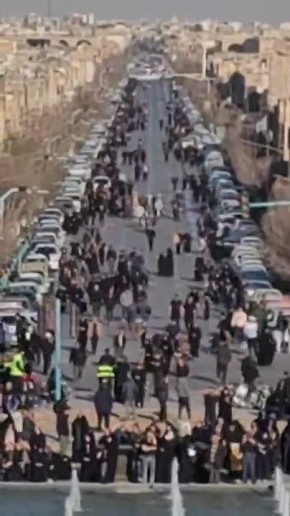 Новые кадры масштабных протестов в Тегеране на фоне гибели Али Хаменеи публикуют иранские СМИ