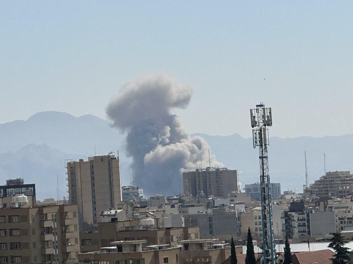 Сергей Колясников: США и Израиль продолжают разносить Тегеран Сергей Колясников: США и Израиль продолжают разносить Тегеран