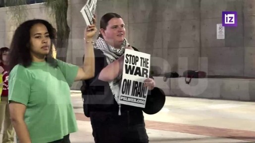 По всей территории США проходят акции протеста против возможного втягивания страны в новые конфликты, сообщает корреспондент "Известий" Николай Мастеров