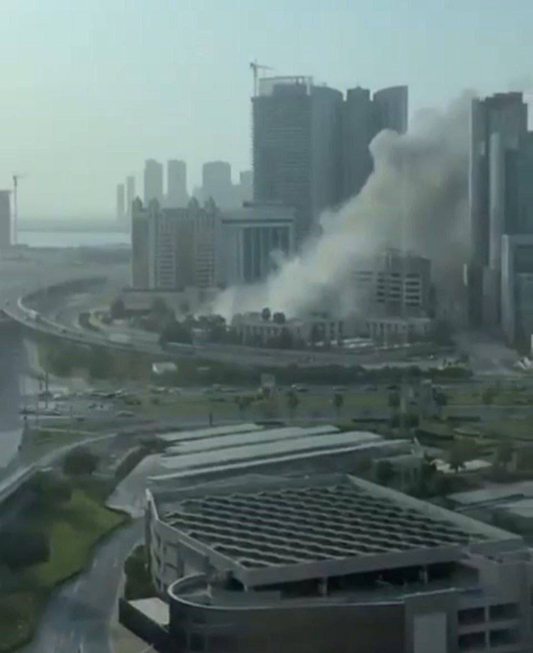 "Ночью было громко, много взрывов": моряки, работающие в порту, показали обстановку в Дубае "Ночью было громко, много взрывов": моряки, работающие в порту, показали обстановку в Дубае