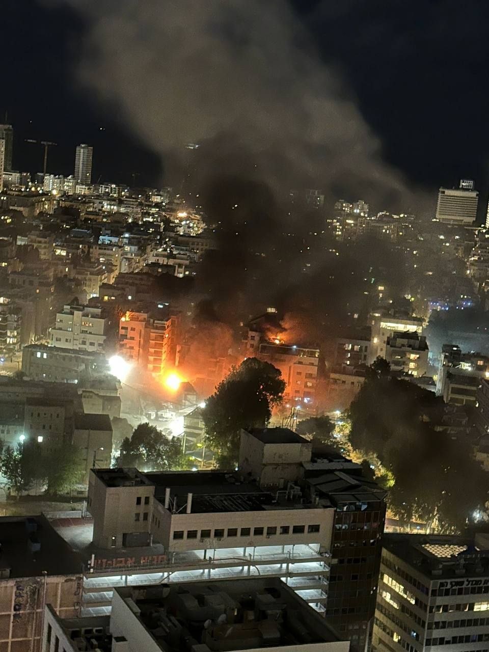 Иранские ракеты атаковали Тель-Авив, сообщают СМИ Иранские ракеты атаковали Тель-Авив, сообщают СМИ