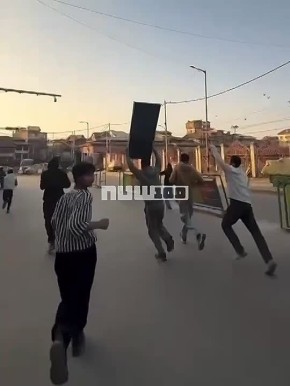 Обстановка на улицах Индии после смерти Хаменеи: тысячи людей собрались на площади в Кашмире