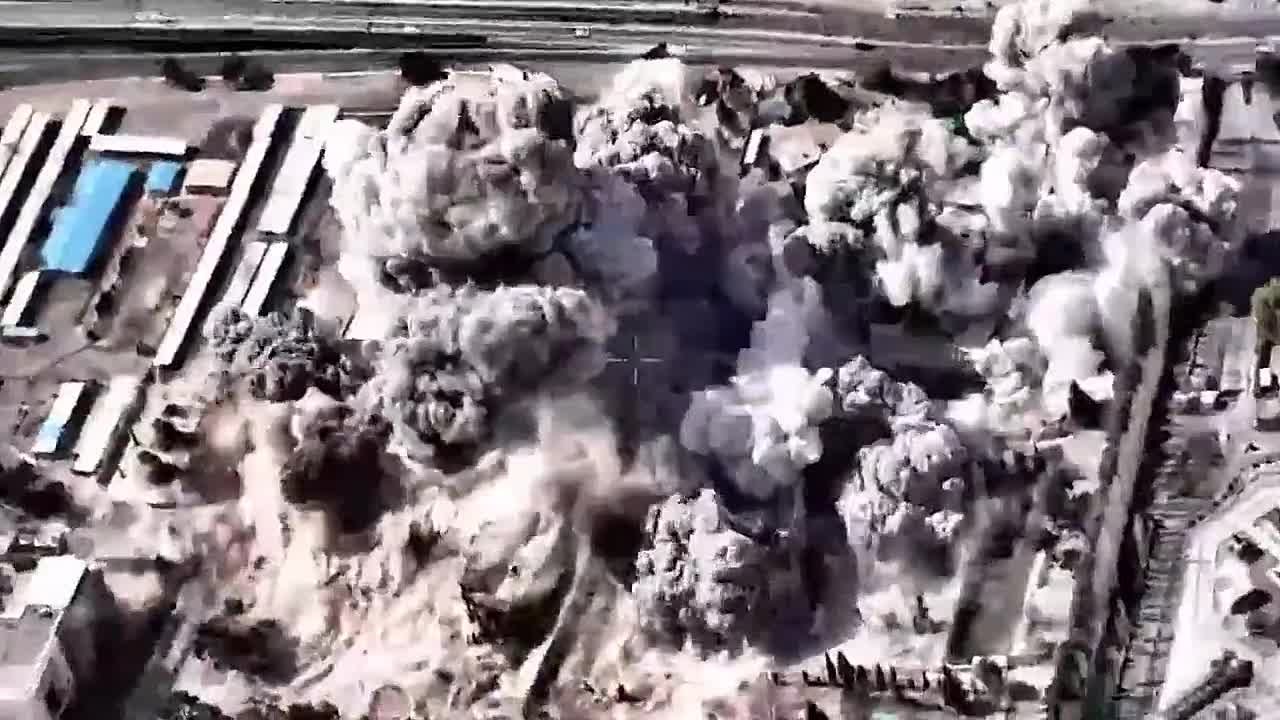 Олег Царёв: Армия Израиля опубликовала видео авиаударов по резиденции Хаменеи, в результате которых погиб сам правитель Ирана, несколько членов его семьи и главы КСИР и Министерства обороны Ирана