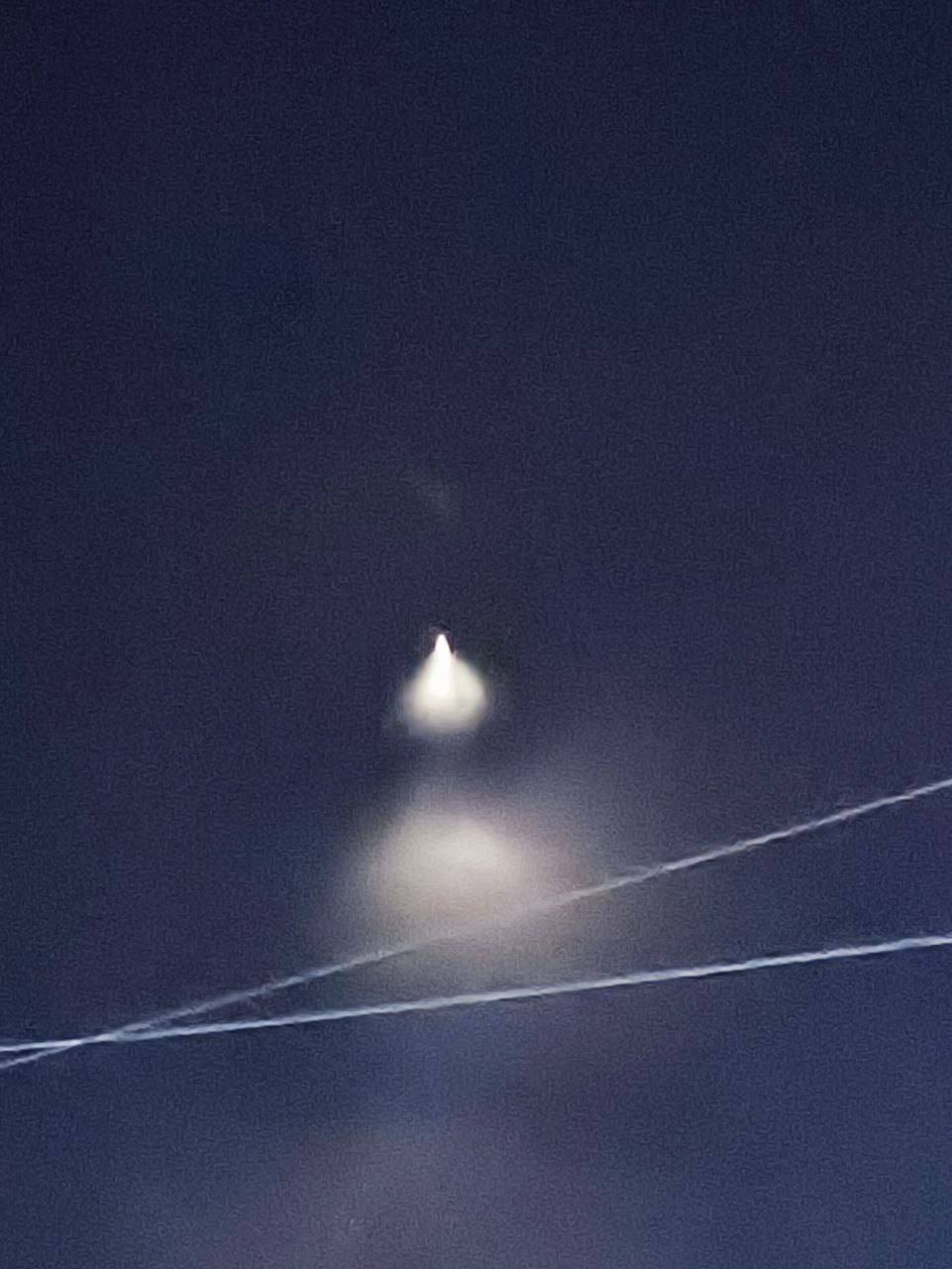 Иранские СМИ опубликовали кадры запущенных ракет в небе над Ираком