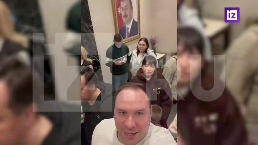 Более 300 российских туристов, временно "застрявших" в Азербайджане, попросили вернуть их в Россию, а не везти в ОАЭ на фоне эскалации на Ближнем Востоке