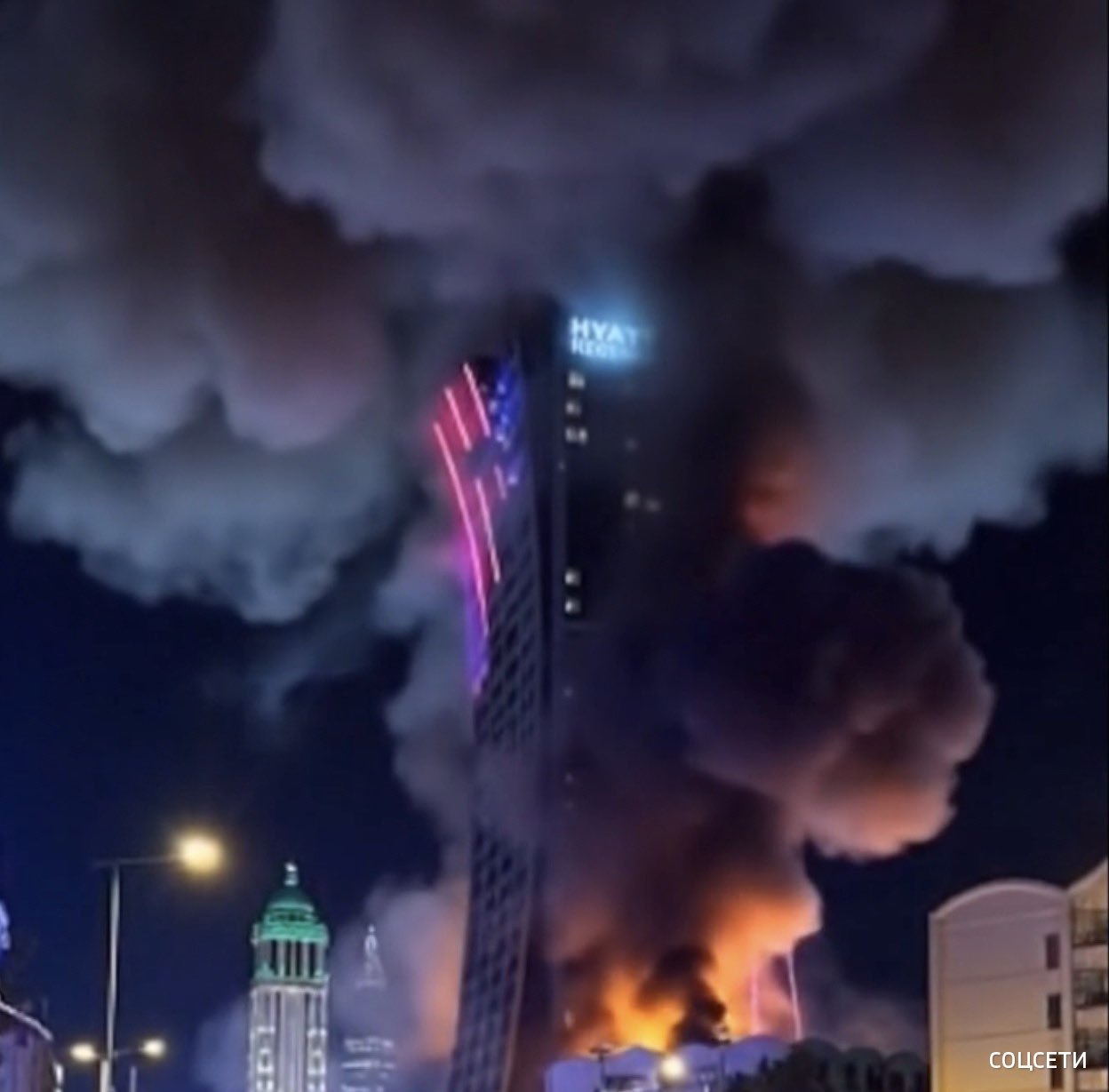 СМИ Саудовской Аравии сообщили, что в Эр-Рияде загорелся отель Hyatt Regency в результате иранского ракетного удара Ирана