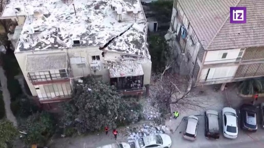 Кадры последствий удара Ирана по Тель-Авиву публикует Reuters