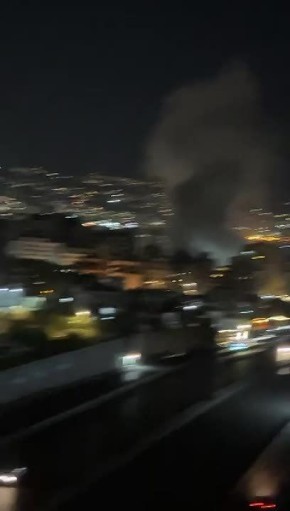 Посольство США в саудовском Эр-Рияде горит после взрыва - об этом пишет Reuters со ссылкой на источники