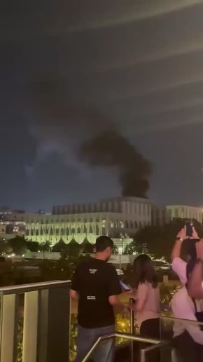 В Дубае загорелось консульство США