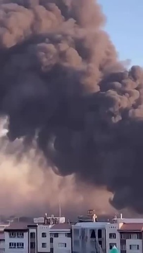 Столбы дыма над аэропортом Мехрабад в Тегеране: