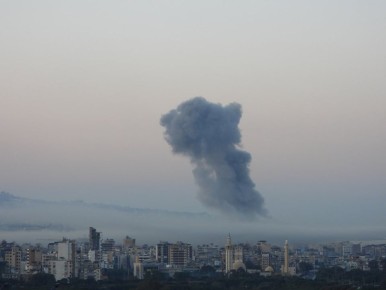 Израильская авиация атаковала жилое здание в пригороде Бейрута, сообщили РИА Новости очевидцы