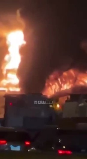 Старинная поговорка, встречающаяся у разных народов мира, гласит «Можно бесконечно смотреть, как горит огонь, бежит вода и полыхает американское посольство»