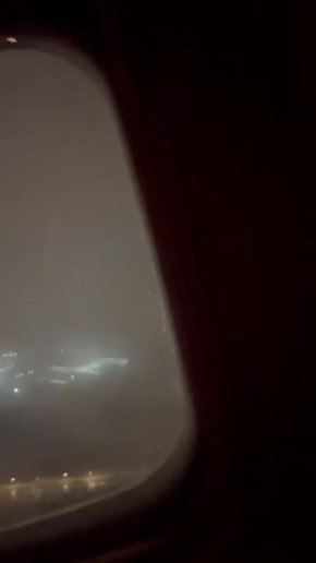 Самолет авиакомпании Azur Air, выполнявший рейс из Москвы в Паттайю, загорелся при взлете из Внуково, однако смог долететь до пункта назначения