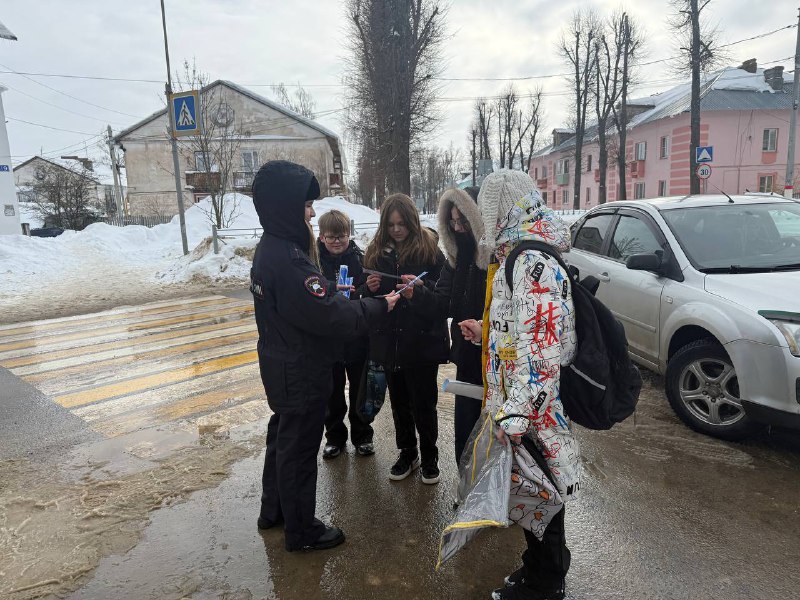 Сотрудники Щекинской Госавтоинспекции Тульской области провели профилактическую акцию "Внимание! Впереди пешеходный переход." Сотрудники Щекинской Госавтоинспекции Тульской области провели профилактическую акцию "Внимание! Впереди пешеходный переход."