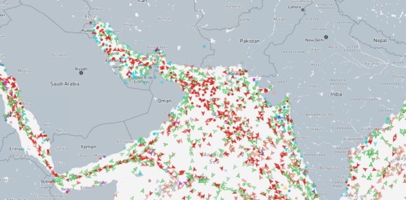 "Столпотворение" из нефтетанкеров и газовозов собралось возле Ормузского пролива