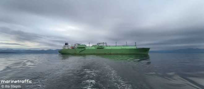 WarGonzo: Российский газовоз терпит крушение вследствие украинской атаки