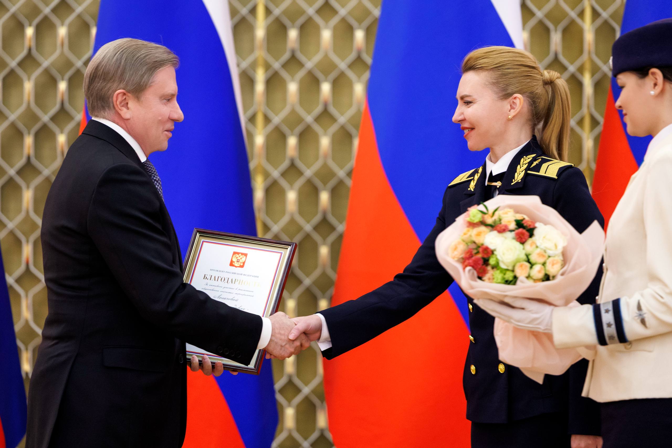 Виталий Савельев вручил награды представителям транспортной отрасли Виталий Савельев вручил награды представителям транспортной отрасли