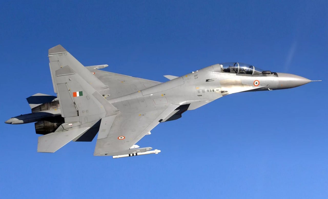 Истребитель Су-30МКИ ВВС Индии перестал выходить на связь, его ищут