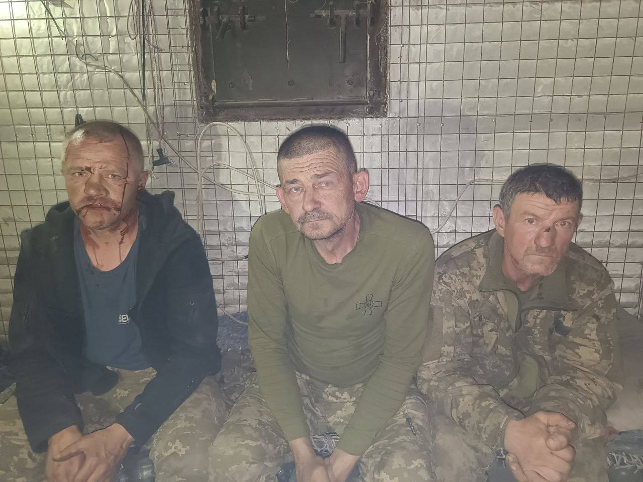 Александр Коц: Мой репортаж. Неделя в одном бункере с врагом Александр Коц: Мой репортаж. Неделя в одном бункере с врагом