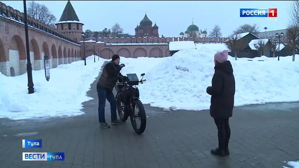 Он вернулся. Самый знаменитый тульский велосипедист-музыкант вновь колесит по городу оружейников с большой колонкой и снова спешит избавить улицы от тишины