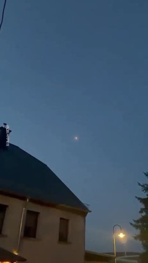 Дыру размером с футбольный мяч оставил метеорит в крыше жилого дома