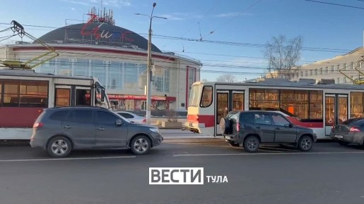 Прямо сейчас: Из-за аварии на пересечении Советской и Староникитской пять трамваев встали в очередь от Дзержинского до Староникитской